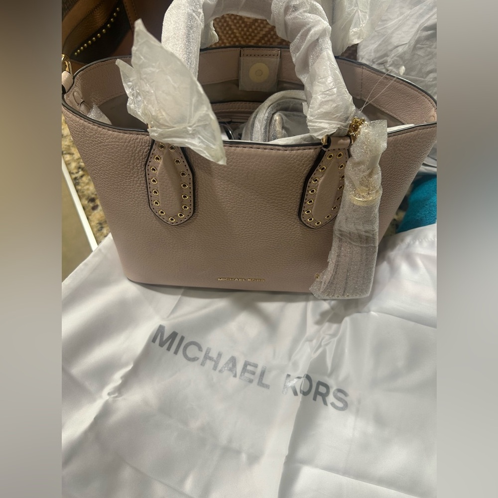 NWT Michael Kors Brooklyn Soft pink pebble grain leather grab bag